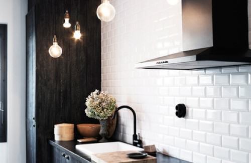 Jakie materiały idealnie nadają się na ścianę w kuchni?