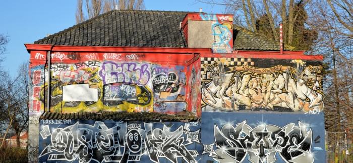 Graffiti – jak usunąć farbę z posadzek i ścian?